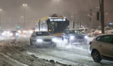 Големиот снег во Полска предизвика колони од автомобили долги до 20 километри