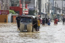 Над 350 загинати и 366 исчезнати во поплавите и свлечиштата во Шри Ланка