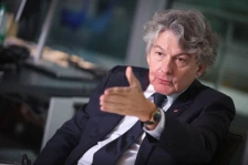 Тиери Бретон: Дали во САД се врати ловот на вештерки на Мекарти