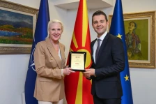 Муцунски на проштална средба со амбасадорката Агелер