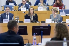 Лидерите на партиите во ЕП бараат конкретна и опиплива поддршка од ЕУ за Гренланд и Данска