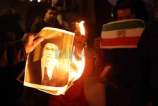 Трамп: Иран сака да преговара со САД, но разгледувам и силни воени опции