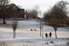 Променливо време со дожд, снег и магла - температурите во опаѓање