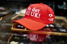 Само 17 отсто од Американците ги поддржуваат напорите на Трамп да го добие Гренланд