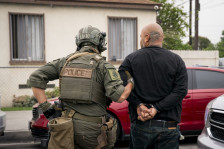 Илјадници маршираат низ центарот на Минеаполис протестирајќи против имиграциските службеници