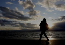 Променливо облачно со умерен до засилен северен ветер