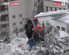 Успешна спасувачка акција во Турција: Извлечени 51 лице заглавени на жичница на планината Улудаг