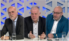 24 анализа: Платите на пратениците и избраните и именувани лица