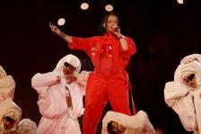 Приведена 30-годишна жена по пукање врз луксузната вила на Ријана во Лос Анџелес