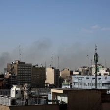 Неколку илјади граѓани на ЕУ сè уште се во Иран, многумина не сакаат да заминат