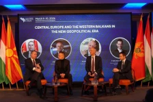 Муцунски: Во услови на засилени безбедносни и геополитички предизвици владите мора брзо да се приспособуваат и да дејствуваат заеднички