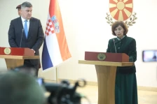 Сиљановска-Давкова во официјална посета на Хрватска, средби со Милановиќ и Пленковиќ