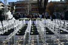 Симболична инсталација „63 бели столчиња - 63 животи“, визуелен споменик на недовршените соништа на загинатите во пожарот во Кочани