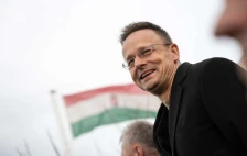 Сијарто: Навредливо е и да се помисли дека Русите нè држат во раце за нешто
