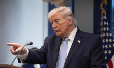 Трамп: САД ги полни воените бродови со „најдобро оружје“ ако не се постигне договор со Иран