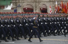 Воената парада во Москва годинава без приказ на воена техника