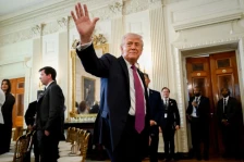 Трамп најави продолжување на примирјето со Иран, продолжуваат блокадите на иранските пристаништа