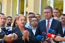 Да бидат спокојни сите институти што генерираат квалитет, но нема толеранција за институти во обложувалници и сакатење на високото образование, порача Мицкоски