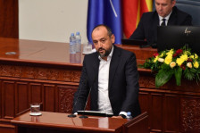 Битиќи ја повика Димитриеска-Кочоска да дојде во Собранието