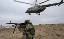 Најмалку четири лица загинаа во руски напади врз источна Украина