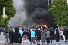Насилства во Белфаст по напад со нож