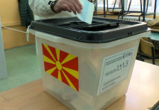 Почнува дистрибуцијата на гласачките ливчиња, в недела ќе се гласа во 32 општини и во Скопје - telma.com.mk