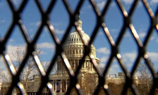 САД привремено ги суспендираа сите имиграциски барања од Авганистанци, откако авганистански државјанин пукаше близу Белата куќа - telma.com.mk