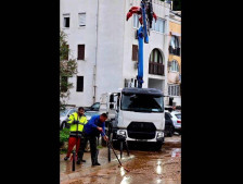 (видео) Будва се чисти по хаосот од поројниот дожд што носеше и автомобили - telma.com.mk