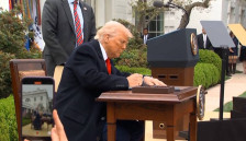 Трамп го помилува Џулијани и уште 70 луѓе кои беа обвинети за измама на изборите во 2020 година - telma.com.mk