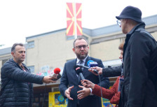 „Се чувствувам стабилно“-Министерот Тошковски е на скопска клиника и се опоравува по операција, се огласи на социјалните мрежи откако две недели го немаше во јавноста - telma.com.mk