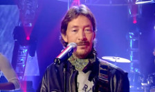 Крис Риа, пејачот на „Driving Home for Christmas“, почина на 74-годишна возраст - telma.com.mk