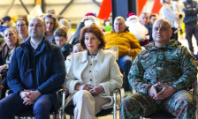 Сиљановска-Давкова разговараше со македонските мировници:  Не е случајна огромната доверба на граѓаните во Армијата - telma.com.mk