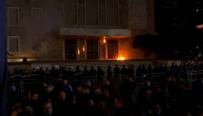 Повредени тројца полицајци и фоторепортер - антивладин протест во Тирана - telma.com.mk