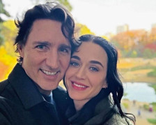 Прегратки, селфи и љубов во Токио - Кети Пери и Џастин Трудо повеќе не ја кријат врската - telma.com.mk