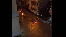 (Видео) Затворени училишта поради поплави во Атина предизвикани од невремето „Бајрон“ - telma.com.mk