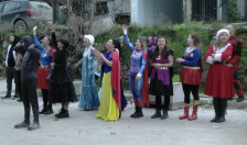 Децата на Клиниката за детски болести за миг добија насмевки на лицата - telma.com.mk