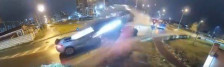 (видео)Автомобил „прелетува“ преку два автомобила – се е снимено на надзорната камера, невообичаена сообраќајка во Романија - telma.com.mk