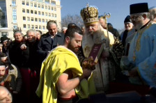 Меѓу 160 пријавени Дарко Митровиќ годинава беше среќникот што го фати крстот во водите на реката Вардар - telma.com.mk