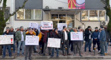 Протест пред УЈП во Тетово поради издадените решенија за плаќање данок за заработеното во странство - telma.com.mk