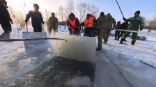 (фото)Богојавление во Русија- во ледени дупки во езерата и реките православните хритијани ќе го одбележат Христовото крштевање - telma.com.mk
