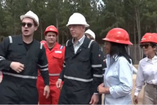 Американски претставници во посета на нафтено поле во Венецуела - telma.com.mk