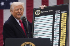 Трамп воведе нови глобални царини во износ од 10% - изразувајќи „длабока разочараност“ од одлуката на Врховниот Суд - telma.com.mk