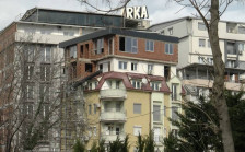 Надградба врз доградба на Бит-пазар доби прозорци и покрив, Општина Чаир најавува уривање - telma.com.mk