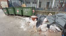 (Фотогалерија) Отпадот што не го собира во контејнери, завршува на тротоари, улици и тревници - тетовци нудат решенија за чистење на градот - telma.com.mk