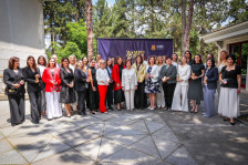 Сиљановска-Давкова ги врачи наградите „Women in Tech Macedonia Awards“ за иновации и лидерство во технологијата - telma.com.mk