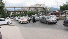 Метеж под мостот кај Бит Пазар, а натпатникот празен - Град Скопје ветува решение - telma.com.mk