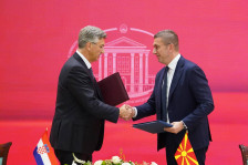 Македонија и Хрватска потпишаа стратешки договор - соработка во енергетика, одбрана и евроинтеграции - telma.com.mk