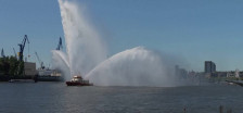 Осум лица тешко повредени во пожар на товарен брод во Хамбург - telma.com.mk