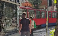 Трамвај излета од шини во Белград, има повредени - telma.com.mk