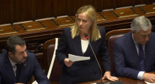 Трамп: Мелони ме молеше да се сликаме во Париз - Мелони: Ниту јас, ниту Италија не молиме никого, запамти го тоа - telma.com.mk